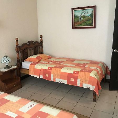 Bed and Breakfast Casa Del Suizo Desamparados  Екстер'єр фото