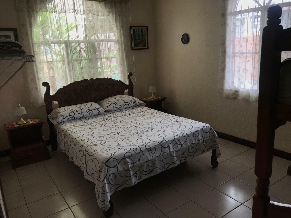 Bed and Breakfast Casa Del Suizo Desamparados  Екстер'єр фото