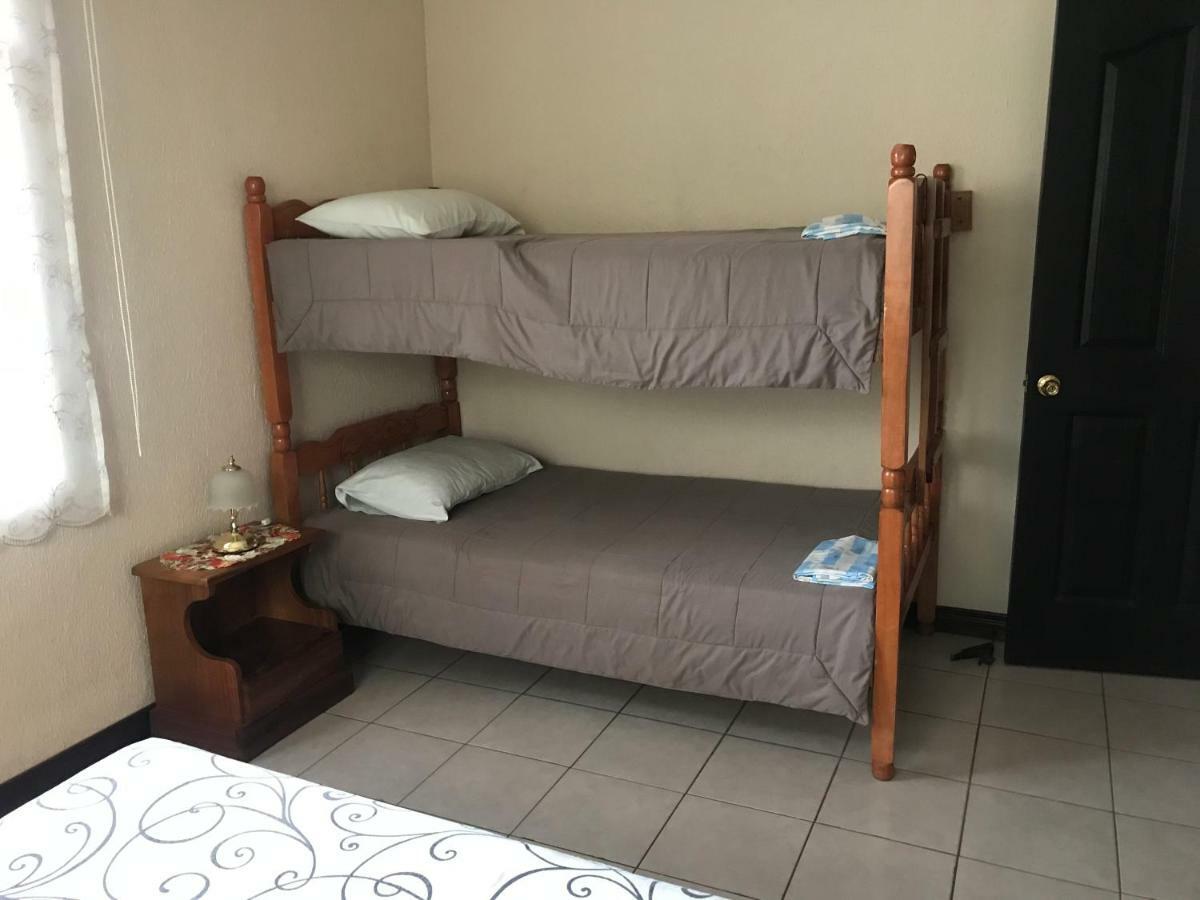 Bed and Breakfast Casa Del Suizo Desamparados  Екстер'єр фото
